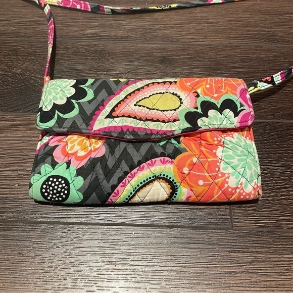 Vera Bradley Ziggy Zinnia Crossbody Quilted Wallet Purse OS - Picture 1 of 13
